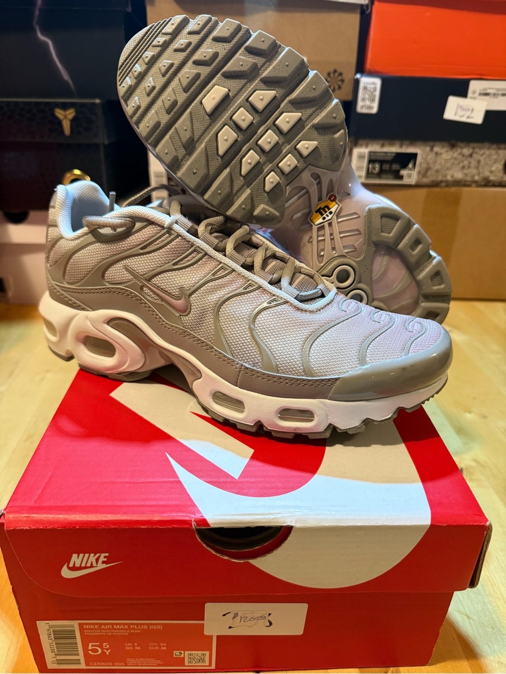 Nike Air Max Plus Trainers in Light Grey and Pale Pink
